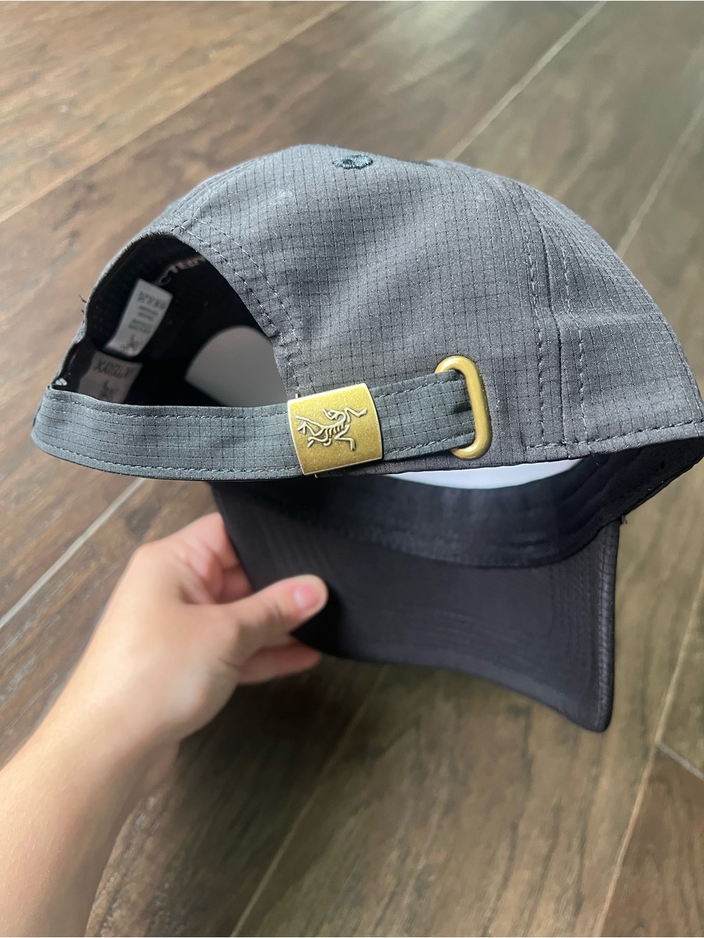 Arc’teryx cap NWT - Picture 2 of 3